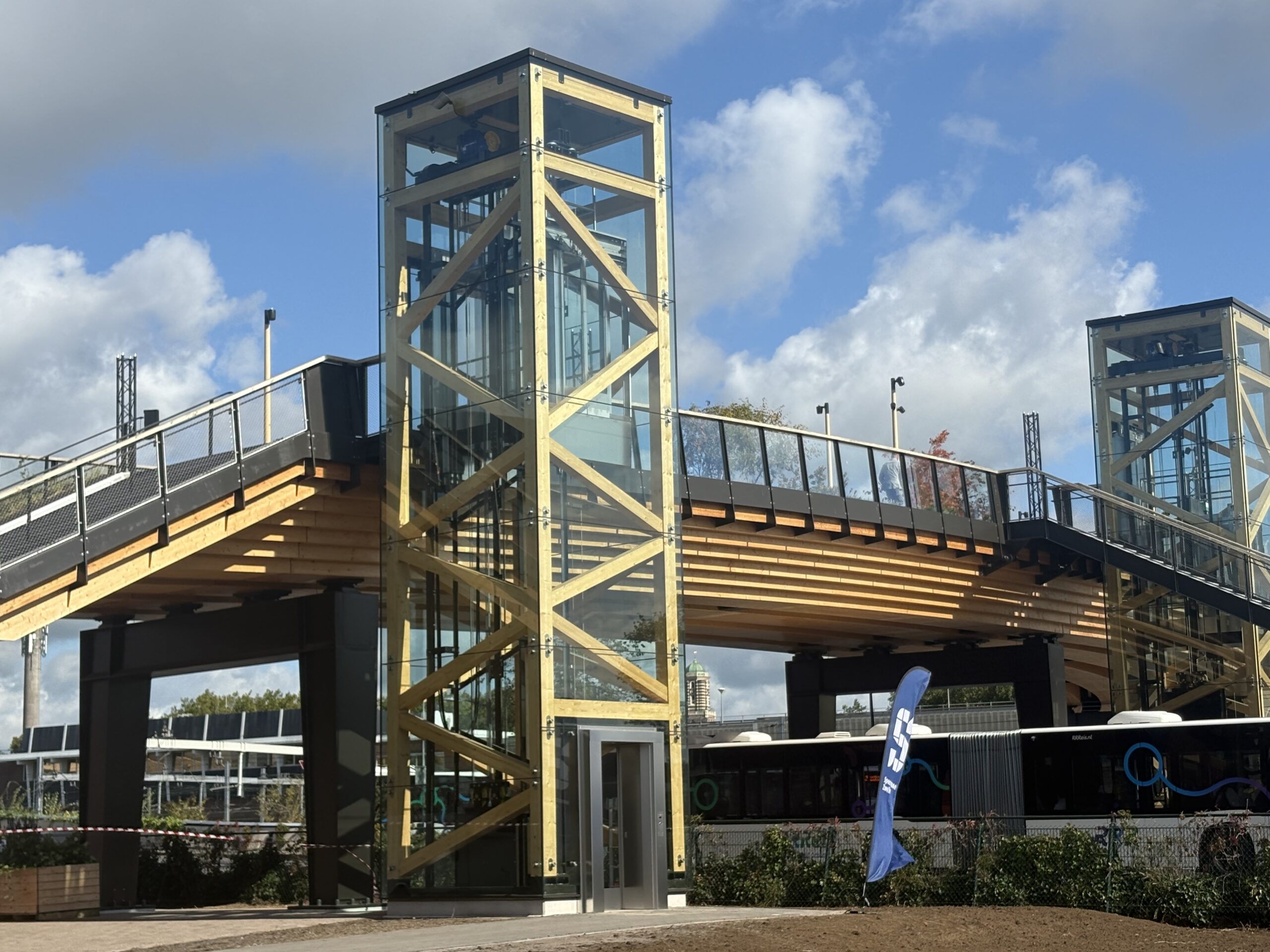 De passerelle Zwolle, genomineerd voor Groendak van het Jaar.